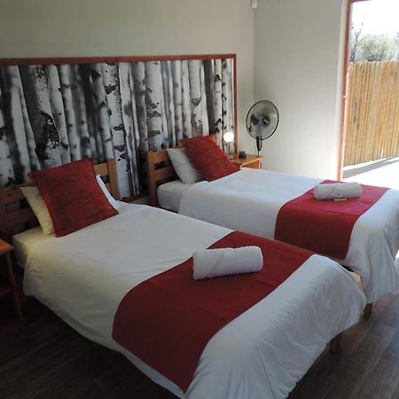 Teri-Lemveli Lodge Beaufort West Esterno foto