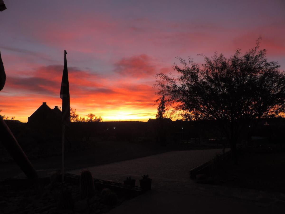 Teri-Lemveli Lodge Beaufort West Esterno foto