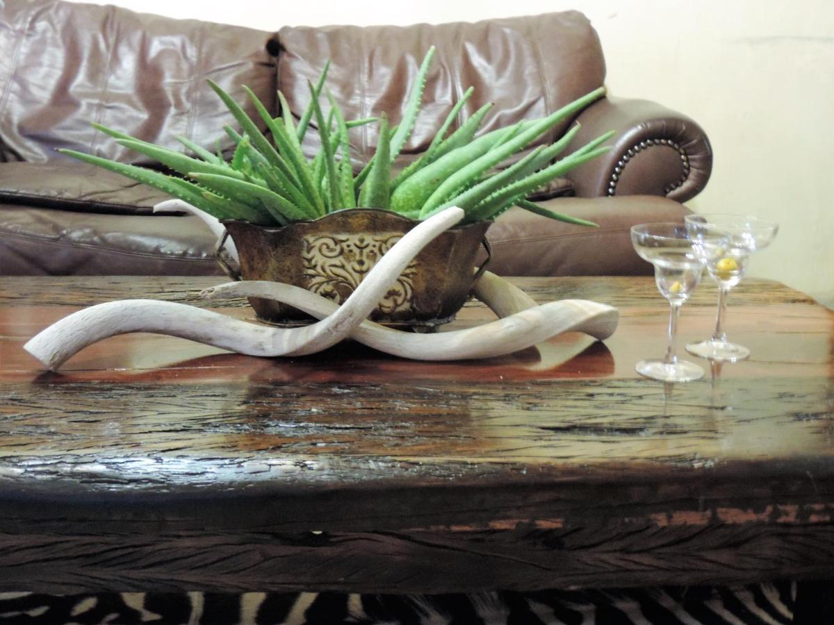 Teri-Lemveli Lodge Beaufort West Esterno foto