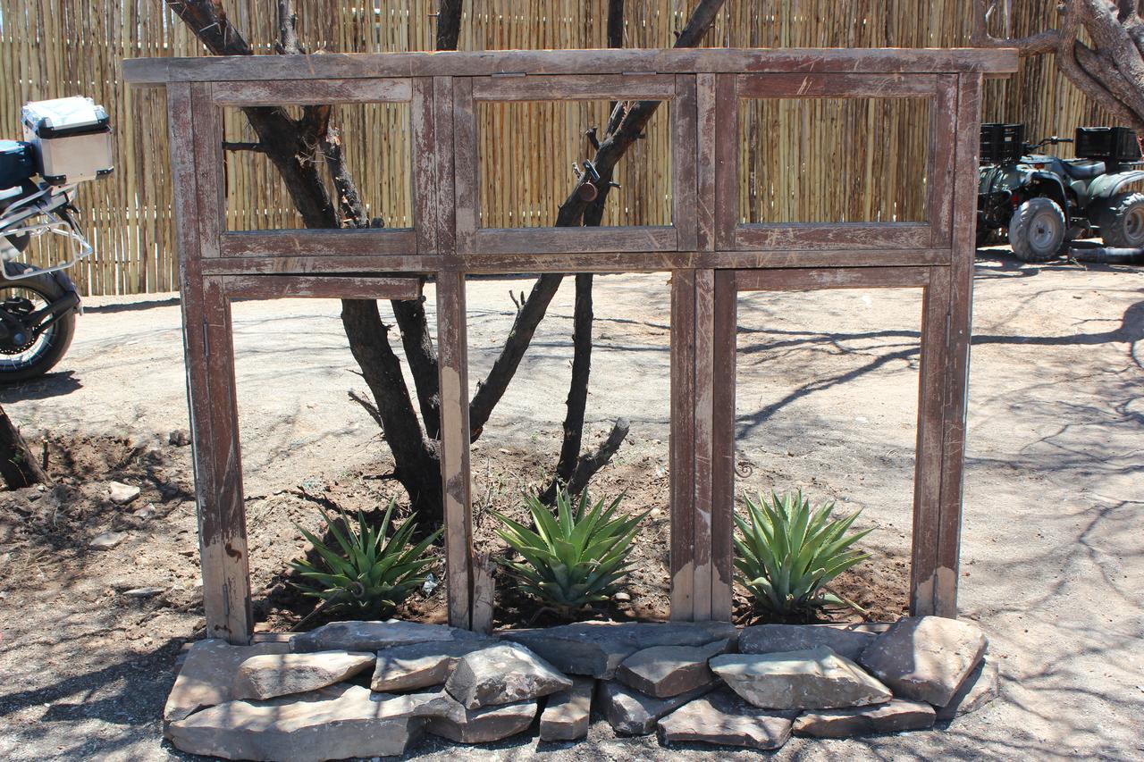 Teri-Lemveli Lodge Beaufort West Esterno foto