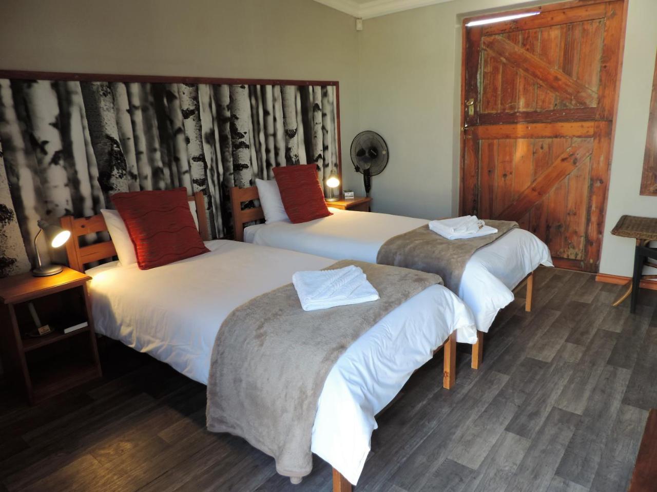 Teri-Lemveli Lodge Beaufort West Esterno foto