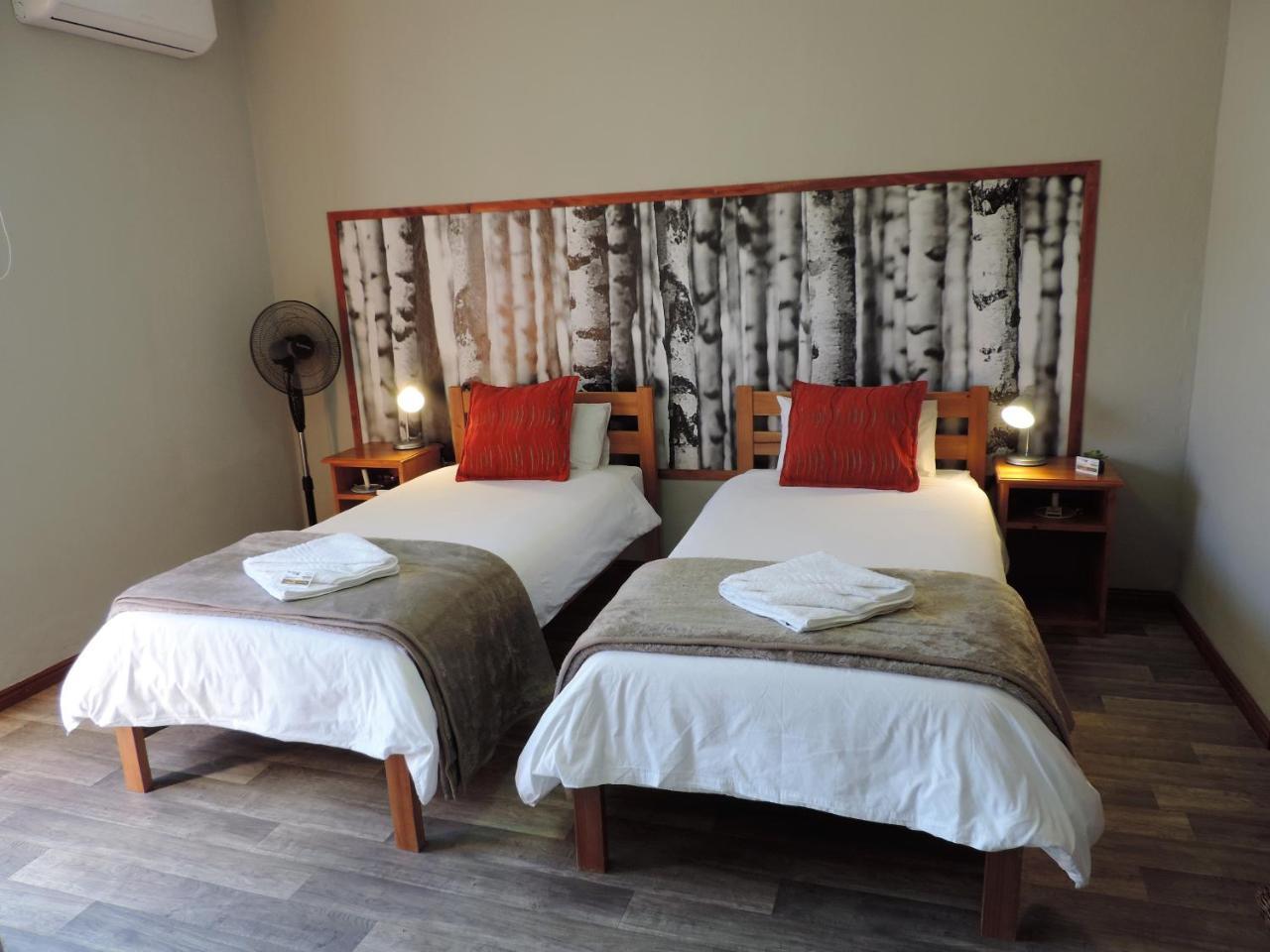 Teri-Lemveli Lodge Beaufort West Esterno foto